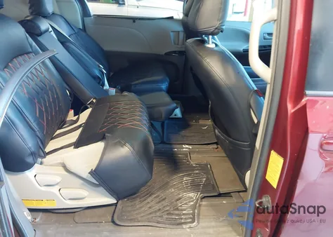 2013 Toyota Sienna Le V6 8 Passenger z USA, uszkodzony, nr VIN 5TDKK3DC6DS384409